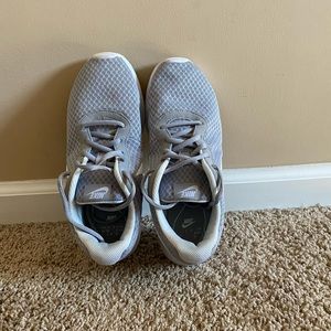 Womens Nike Shoes 7.5